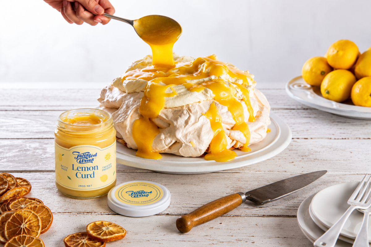 Pavlova with Lemon Curd